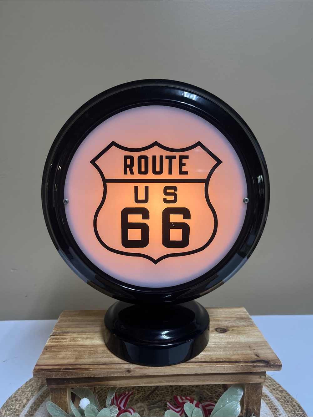 Route US 66 Gas Pump Globe in good condition